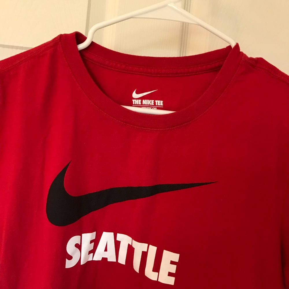 Nike tee - Picture 2 of 3